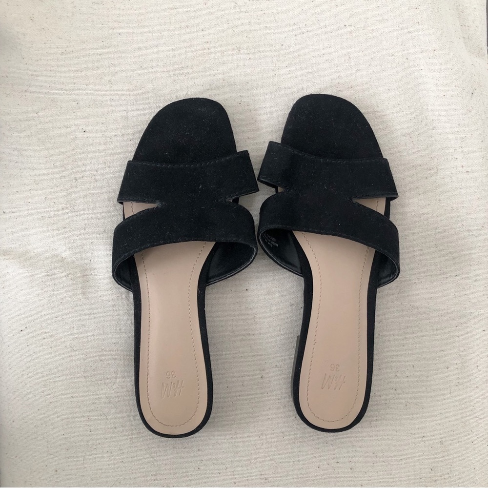 Black crisscross sandals sz 6